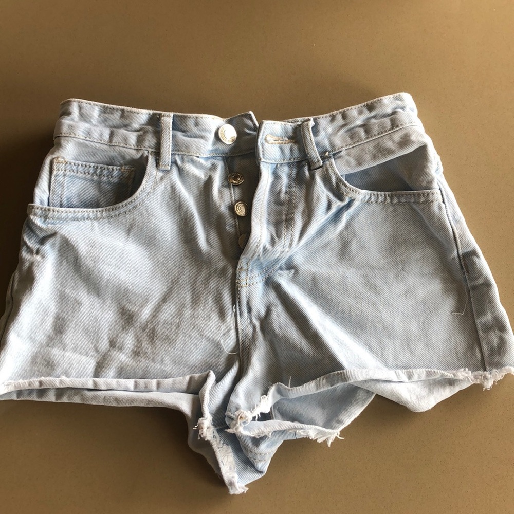 Light wash high wasted button jean shorts
